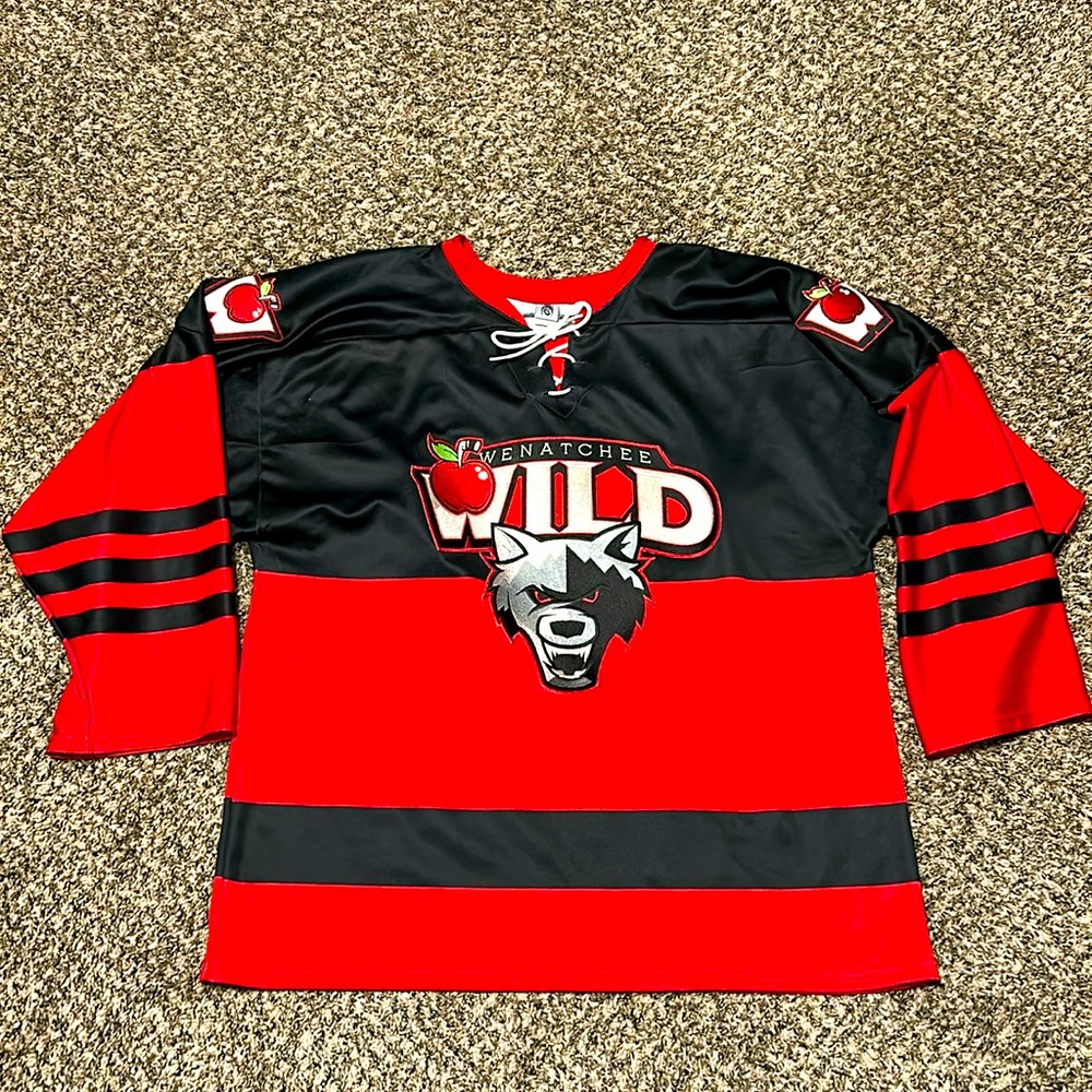 WENATCHEE WILD: OT SPORTS HOCKEY JERSEY  MENS LARGE Red and Black